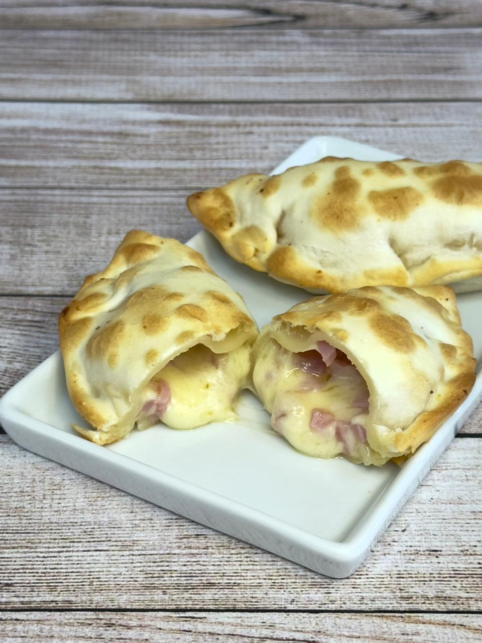 Empanada de Jamón y Queso